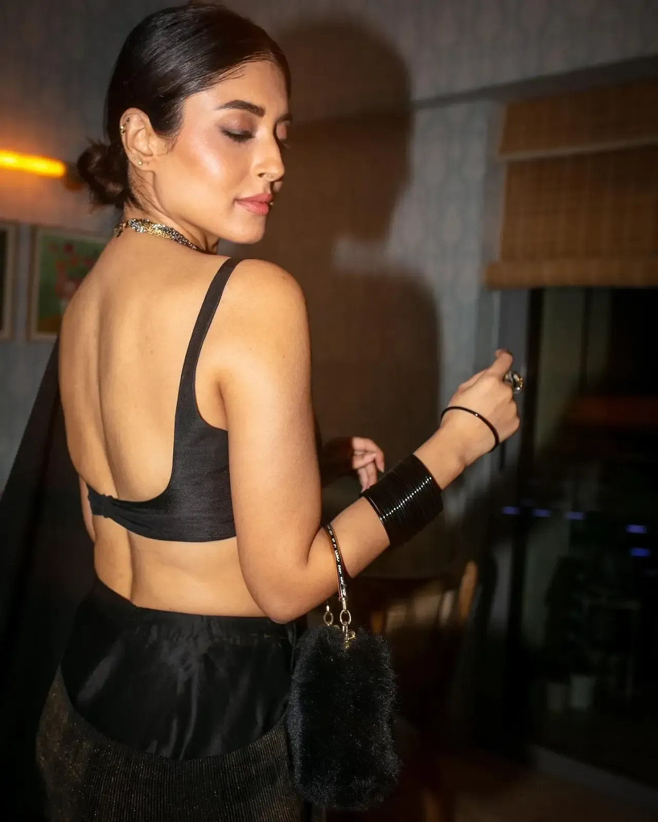 North Indian Girl Kritika Kamra Images in Traditional Black Saree